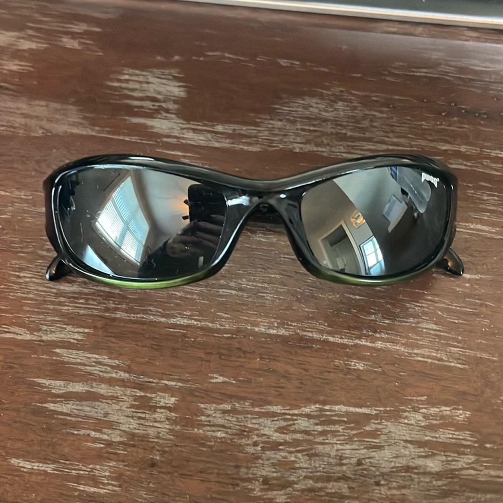 Pugs MV805 black/green fade sunglasses